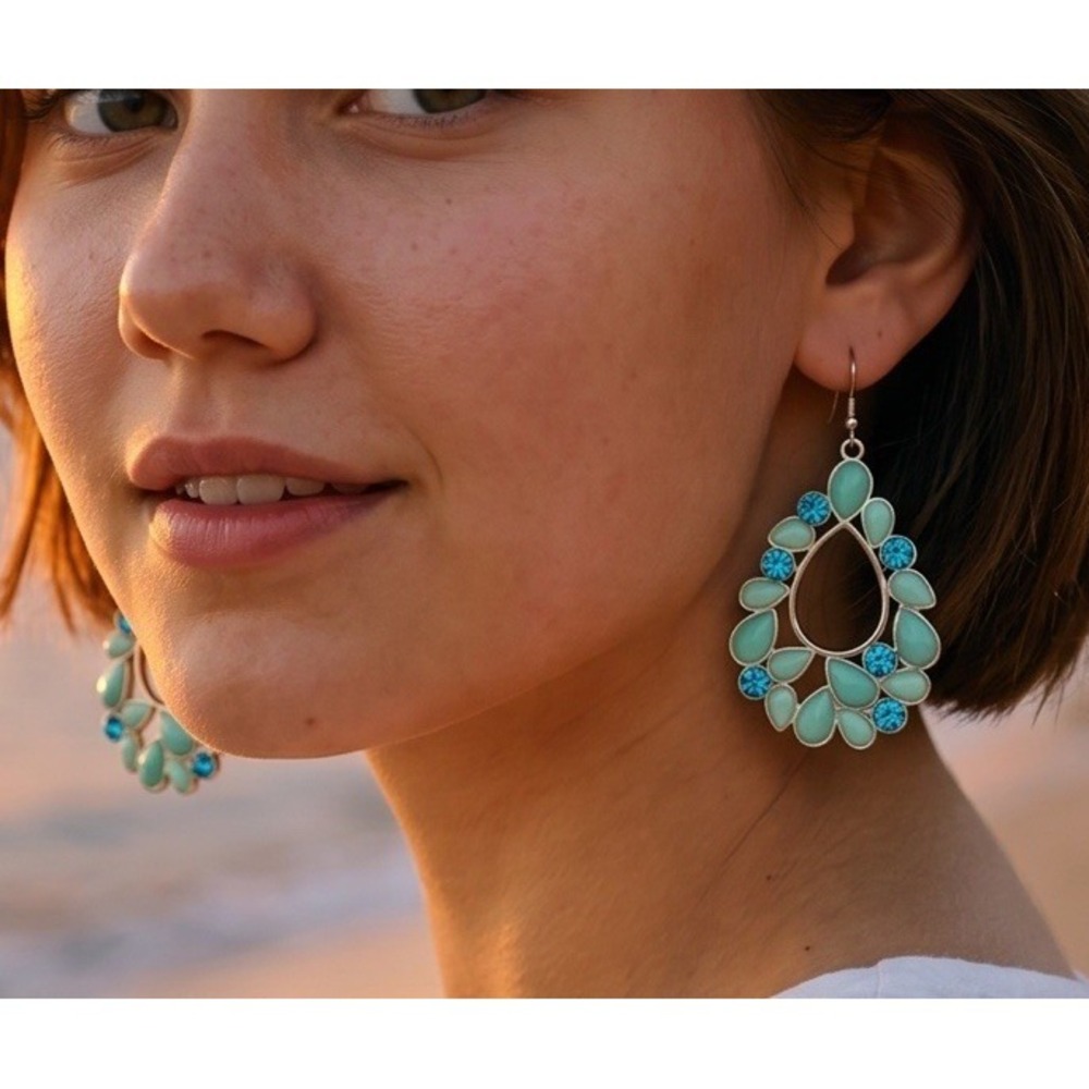 Banana Republic Gold Tone Aqua Blue Green Teardrop Stone Dangle Pierced Earrings